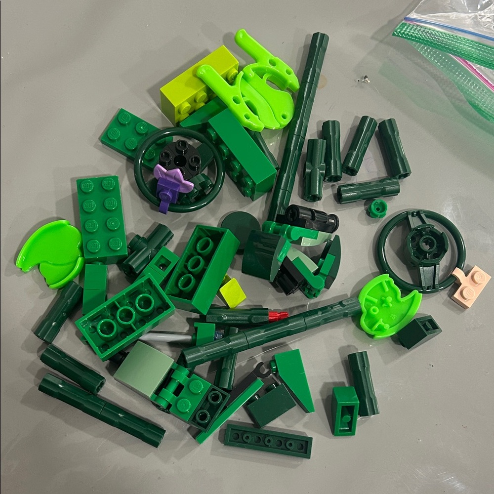 Assorted LEGO Collection - Picture 7 of 11